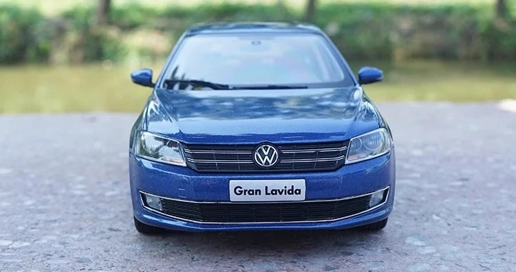 [OEM] 1:18 Volkswagen 2013 Gran Lavida Blue Model Car Die-Cast