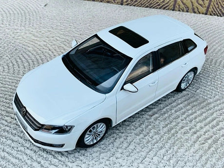 [OEM] 1:18 Volkswagen 2013 Gran Lavida White Model Car Die-Cast