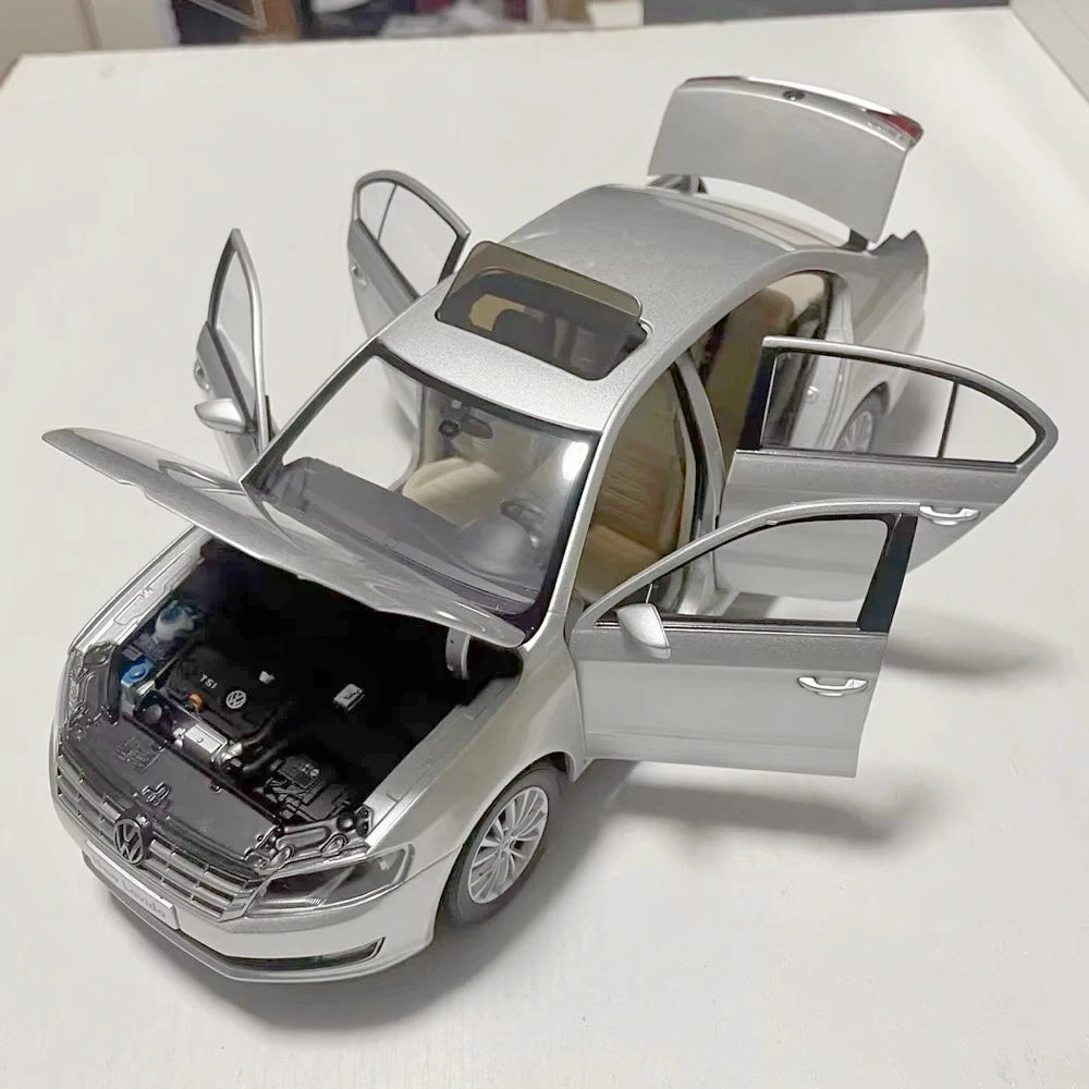 [OEM] 1:18 Volkswagen 2013 Lavida Silver Model Car Die-Cast