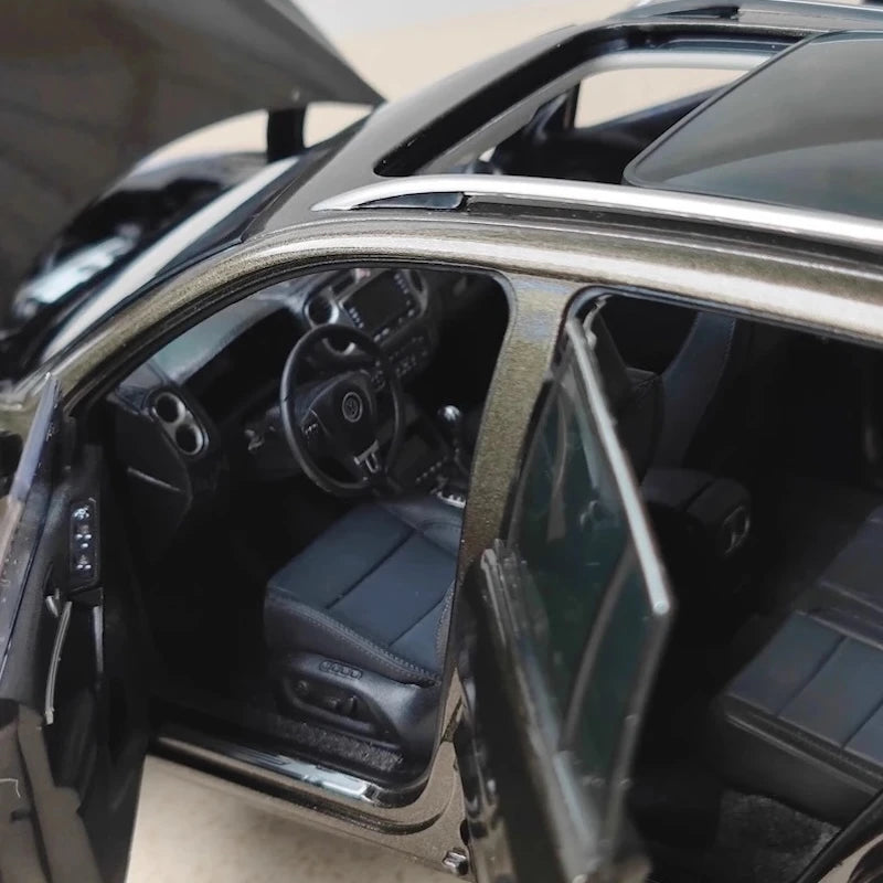 [OEM] 1:18 Volkswagen 2014 Tiguan Brown Model Car Die-Cast