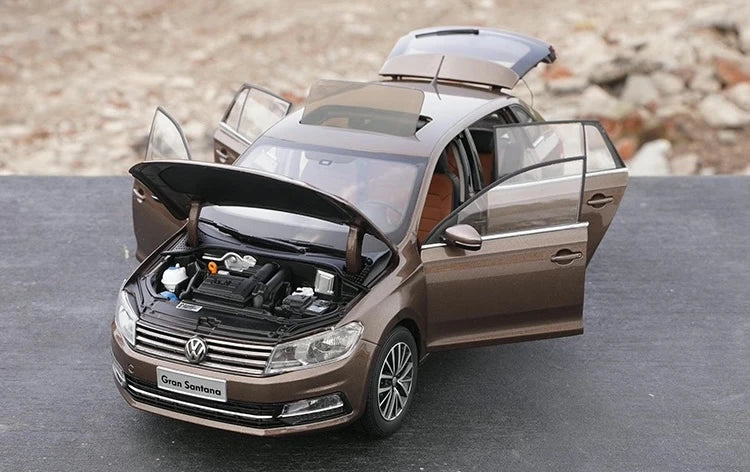 [OEM] 1:18 Volkswagen 2015 Gran Santana Brown Model Car Die-Cast