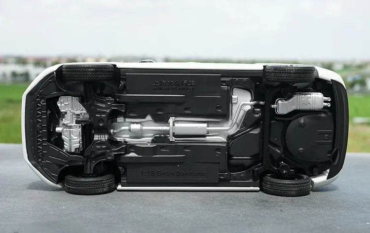 [OEM] 1:18 Volkswagen 2015 Gran Santana White Model Car Die-Cast
