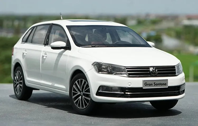 [OEM] 1:18 Volkswagen 2015 Gran Santana White Model Car Die-Cast