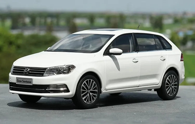 [OEM] 1:18 Volkswagen 2015 Gran Santana White Model Car Die-Cast