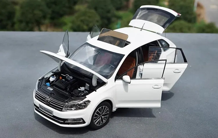 [OEM] 1:18 Volkswagen 2015 Gran Santana ホワイト モデルカー Die-Cast
