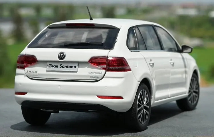 [OEM] 1:18 Volkswagen 2015 Gran Santana White Model Car Die-Cast