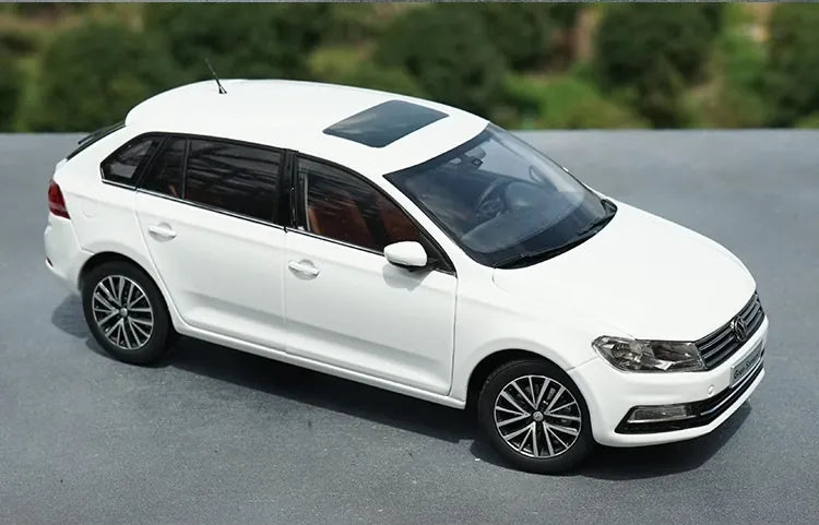 [OEM] 1:18 Volkswagen 2015 Gran Santana ホワイト モデルカー Die-Cast
