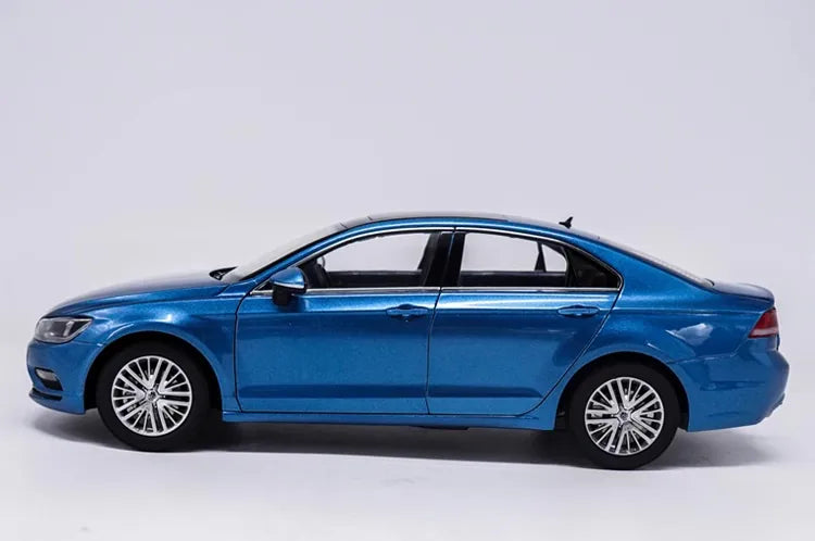 [OEM] 1:18 Volkswagen 2015 Lamando Blue Model Car Die-Cast