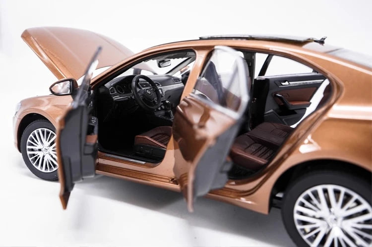 [OEM] 1:18 Volkswagen 2015 Lamando Brown Model Car Die-Cast
