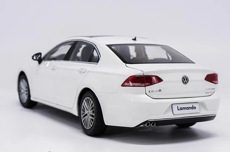 [OEM] 1:18 Volkswagen 2015 Lamando White Model Car Die-Cast