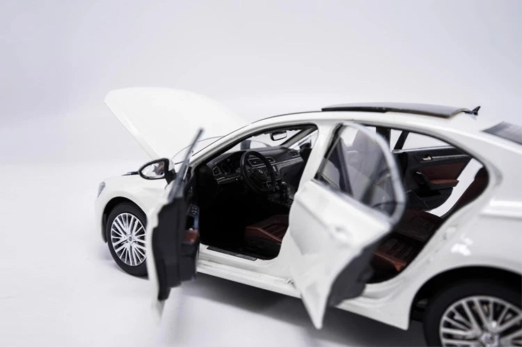 [OEM] 1:18 Volkswagen 2015 Lamando bianco modellino di auto Die-Cast