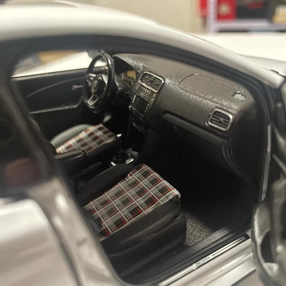 [OEM] 1:18 Volkswagen 2015 Polo 6R GTI White Model Car Die-Cast