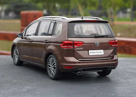 [OEM] 1:18 Volkswagen 2015 Touran L Brown Model Car Die-Cast