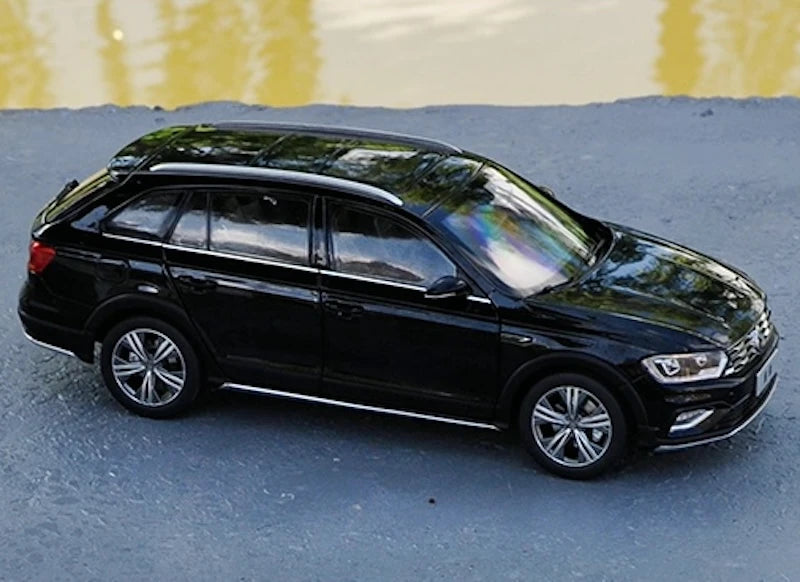 [OEM] 1:18 Volkswagen 2016 C-Trek Black Model Car Die-Cast