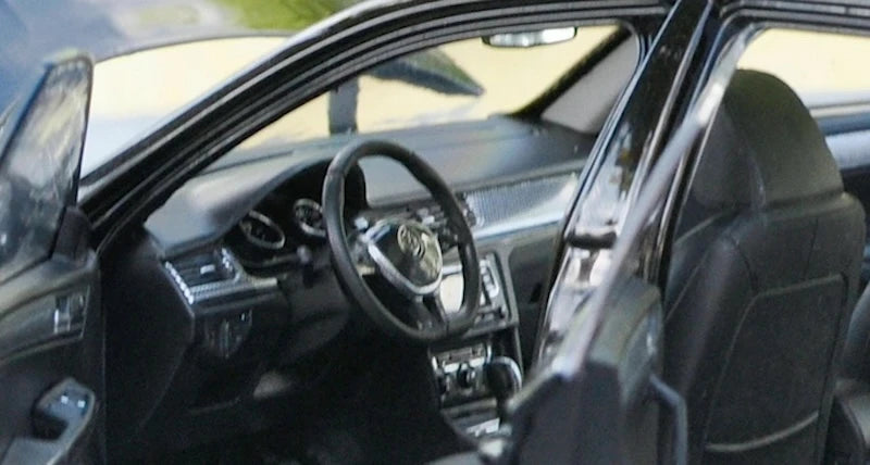 [OEM] 1:18 Volkswagen 2016 C-Trek Black Model Car Die-Cast