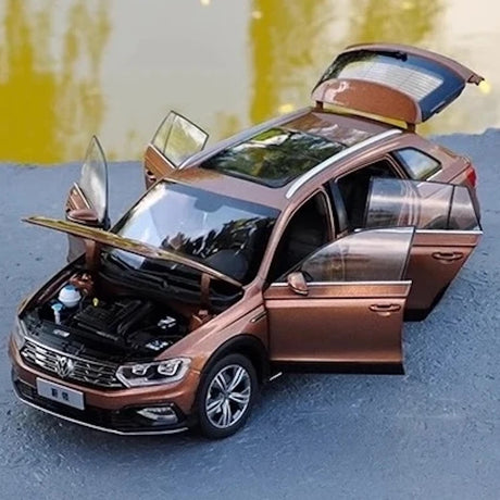 [OEM] 1:18 Volkswagen 2016 C-Trek Brown Model Car Die-Cast