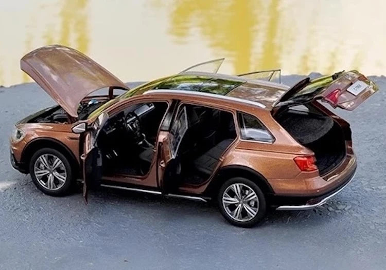 [OEM] 1:18 Volkswagen 2016 C-Trek Brown Model Car Die-Cast
