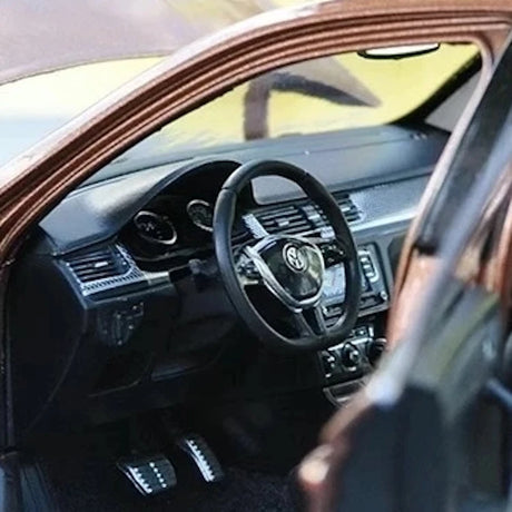 [OEM] 1:18 Volkswagen 2016 C-Trek Brown Model Car Die-Cast