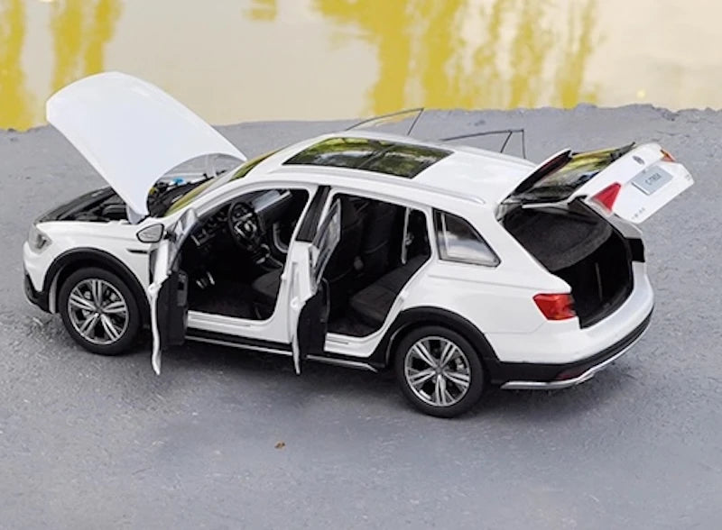 [OEM] 1:18 Volkswagen 2016 C-Trek White Model Car Die-Cast