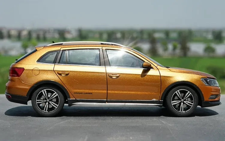 [OEM] 1:18 Volkswagen 2016 Cross Lavida Brown Model Car Die-Cast