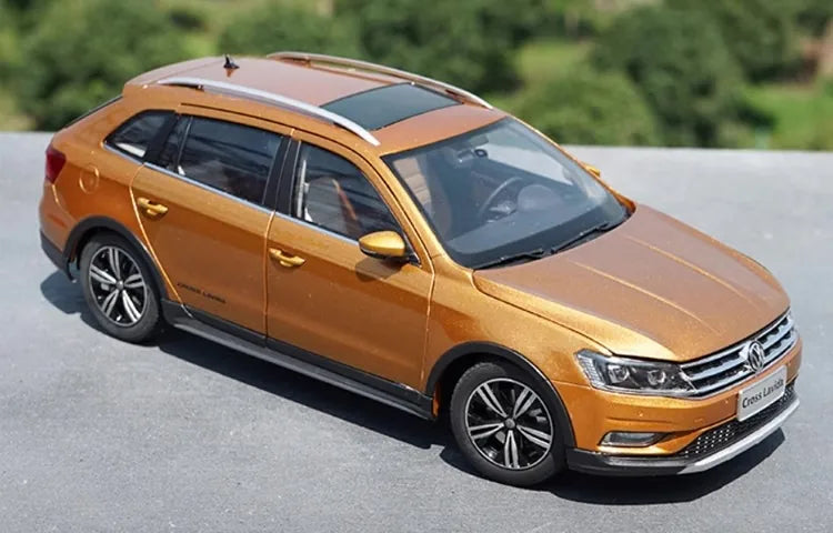 [OEM] 1:18 Volkswagen 2016 Cross Lavida Brown Model Car Die-Cast