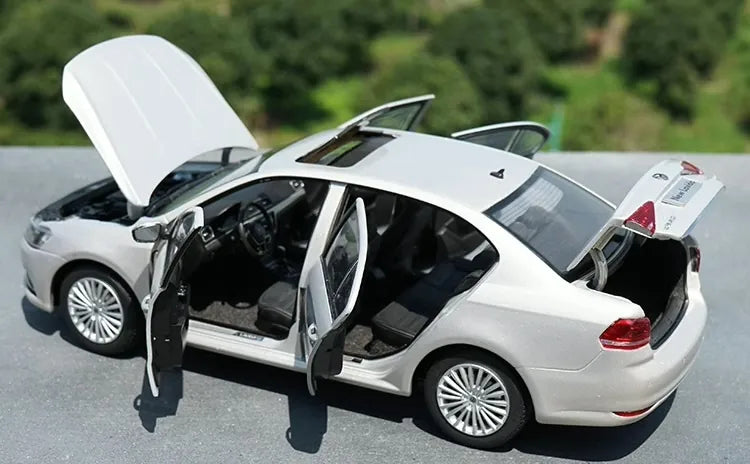 [OEM] 1:18 Volkswagen 2016 Lavida Silver Model Car Die-Cast