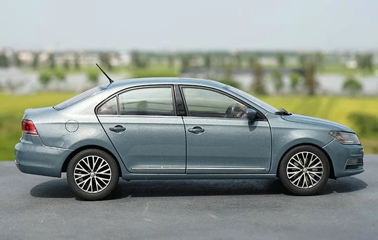 [OEM] 1:18 Volkswagen 2017 Santana Blue Model Car Die-Cast
