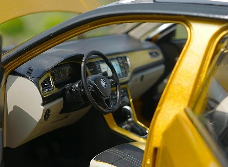 [OEM] 1:18 Volkswagen 2017 T-Roc Gold Model Car Die-Cast