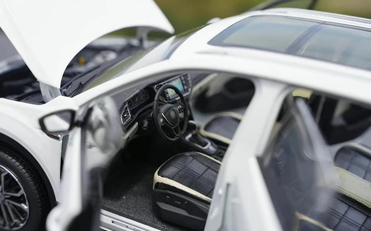 [OEM] 1:18 Volkswagen 2017 T-Roc White Model Car Die-Cast