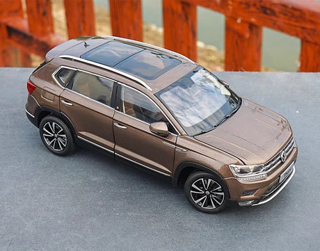 [OEM] 1:18 Volkswagen 2018 Taos Tharu Brown Model Car Die-Cast