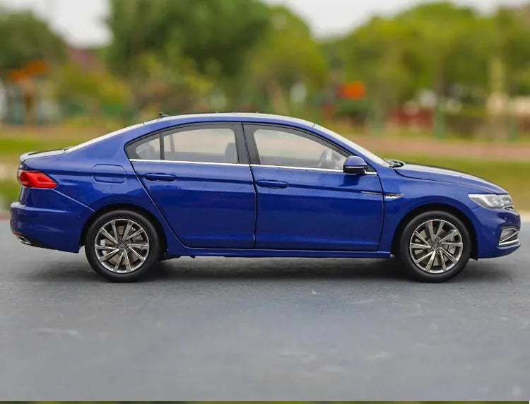 [OEM] 1:18 Volkswagen 2019 Bora Blue Model Car Die-Cast