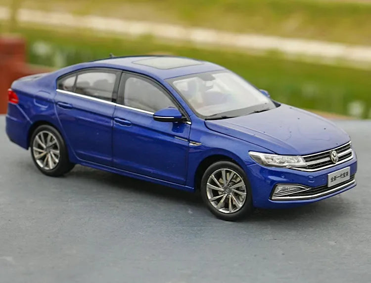 [OEM] 1:18 Volkswagen 2019 Bora Blue Model Car Die-Cast