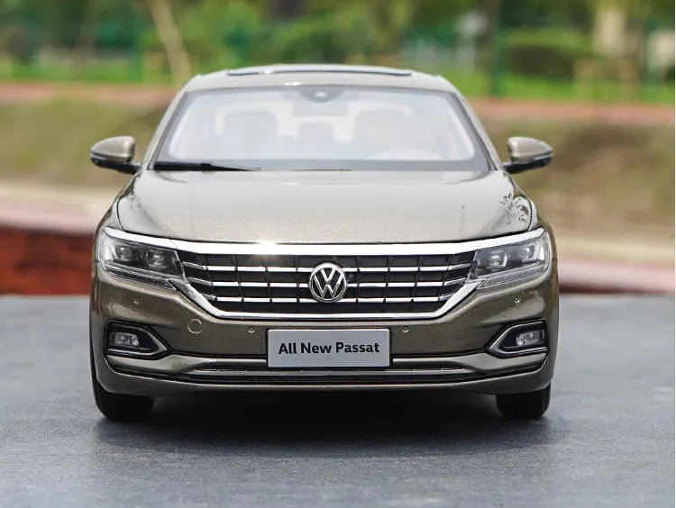 [OEM] 1:18 Volkswagen 2019 Passat Gold Model Car Die-Cast