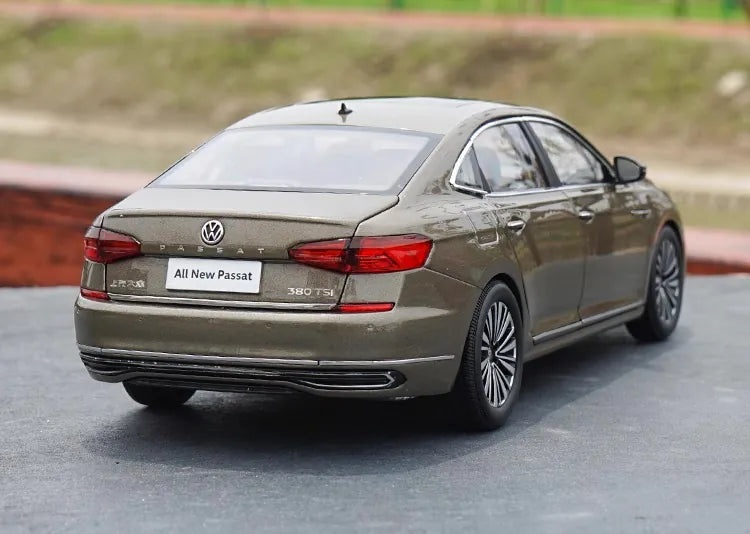 [OEM] 1:18 Volkswagen 2019 Passat Gold Model Car Die-Cast