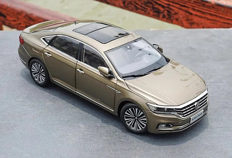 [OEM] 1:18 Volkswagen 2019 Passat Gold Model Car Die-Cast