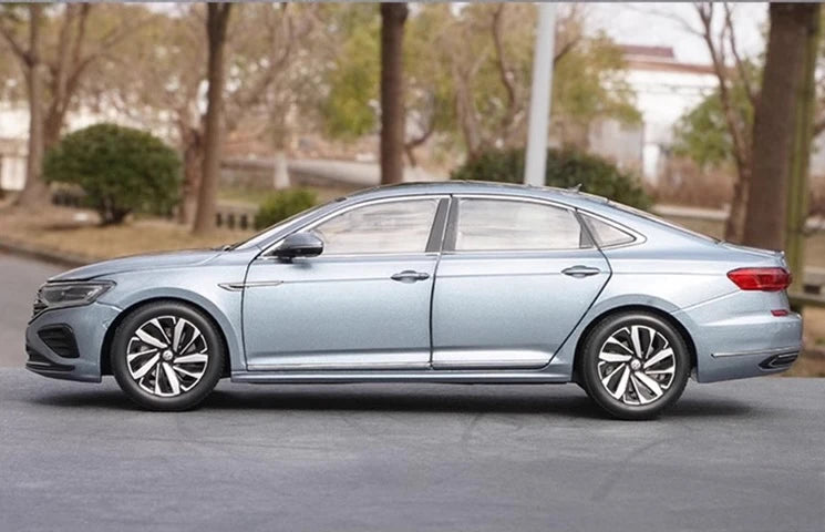 [OEM] 1:18 Volkswagen 2022 Passat blå modellbil Die-Cast