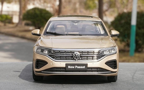 [OEM] 1:18 Volkswagen 2022 Passat Gold Model Car Die-Cast