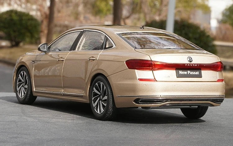 [OEM] 1:18 Volkswagen 2022 Passat Gold Model Car Die-Cast
