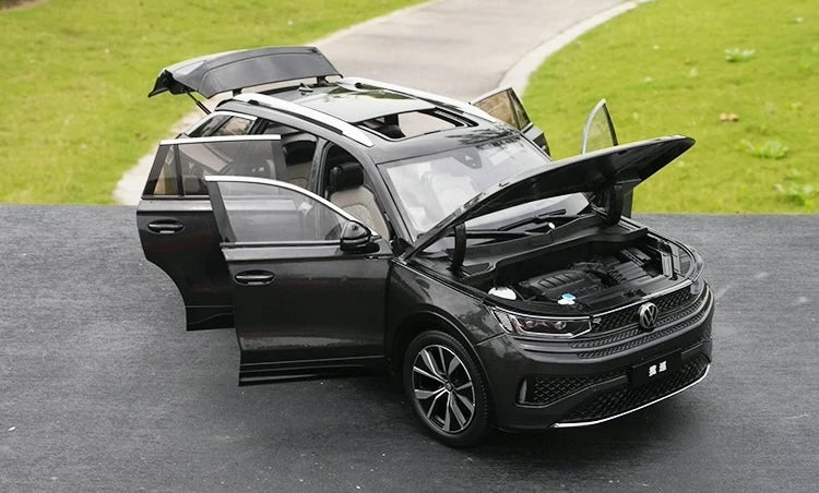 [OEM] 1:18 Volkswagen 2022 Tavendor Black Model Car Die-Cast