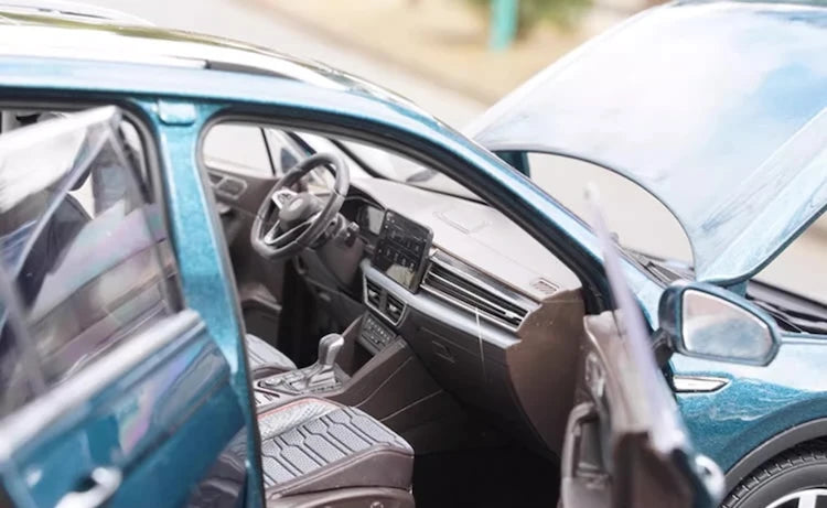 [OEM] 1:18 Volkswagen 2022 Tiguan L Blue Model Car Die-Cast