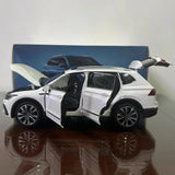 [OEM] 1:18 Volkswagen 2022 Tiguan L White Model Car Die-Cast