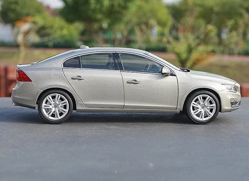 [OEM] 1:18 Volvo 2014 S60L Gold Model Car Die-Cast