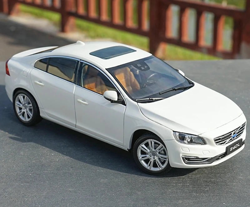 [OEM] 1:18 Volvo 2014 S60L bianco modellino di auto Die-Cast