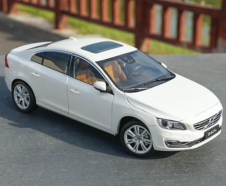 [OEM] 1:18 Volvo 2014 S60L White Model Car Die-Cast