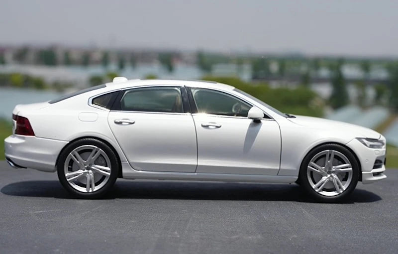 [OEM] 1:18 Volvo 2015 S90 White Model Car Die-Cast