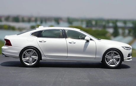 [OEM] 1:18 Volvo 2015 S90 White Model Car Die-Cast
