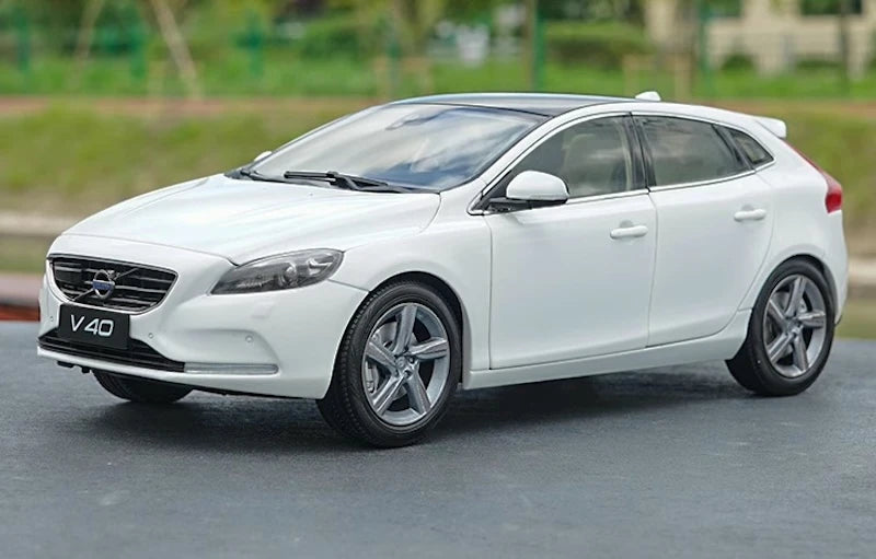 [OEM] 1:18 Volvo 2016 V40 White Model Car Die-Cast