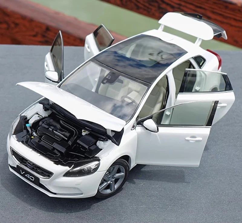 [OEM] 1:18 Volvo 2016 V40 White Model Car Die-Cast