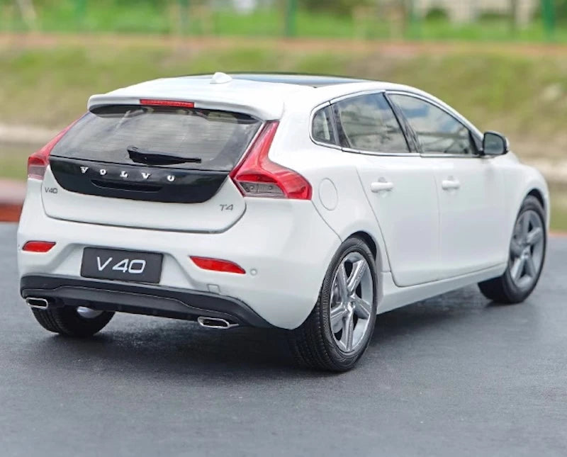 [OEM] 1:18 Volvo 2016 V40 White Model Car Die-Cast