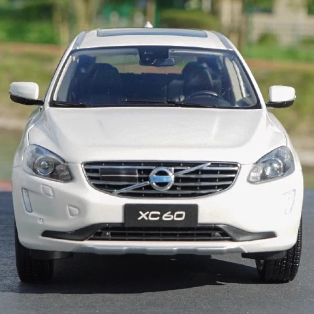 [OEM] 1:18 Volvo 2016 XC60 White Model Car Die-Cast